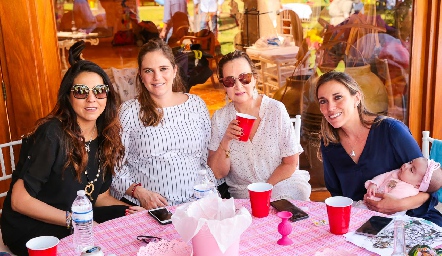  Fernanda Castillo, Daniela Hernández, Mary Carmen López y Daniela Llano.