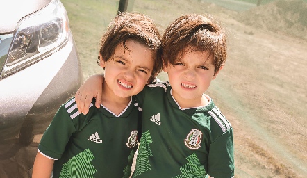  Santiago y José Pablo.