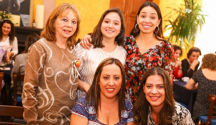  Cecilia Rodríguez, Ana Cecilia Martínez, Begoña Vázquez, Carolina Hernández y Lidia Rodríguez.