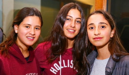  Isabella Navarro, Marina Nieto y Sofía Oliva.