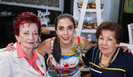  María Guadalupe Alcalde, Daniela Paredes y María del Rosario Alcalde.