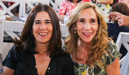  Sandra Galván y Gaby Cantú.