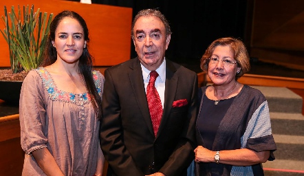  Nancy Puente, Gustavo Puente y Nancy Orozco de Puente.