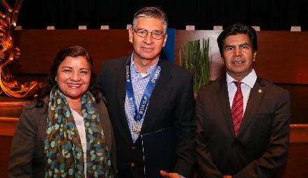  Catalina Quevedo, José Villanueva y José Luis Lara Meléndez.