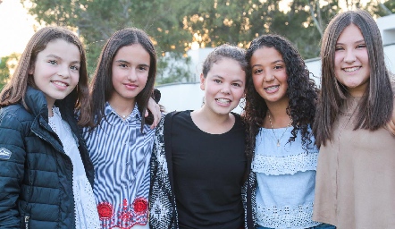 Andrea Limón, Vale Herrera, Ana Isabel Martínez, Ale Martínez y Dani Cuéllar.
