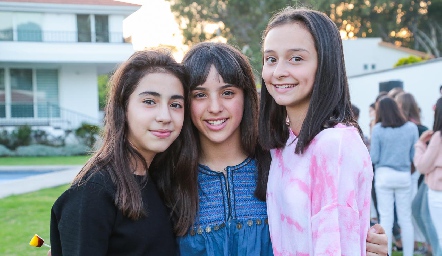  Constanza Castanedo, Lucciana Pillado y Montse Kemp.