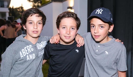  Martín, Luis y Santiago.