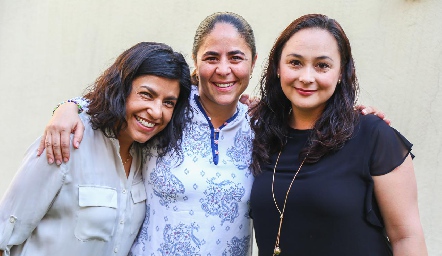  Brenda Aguiñaga, Yamel Zarur y Pilar Anaya.