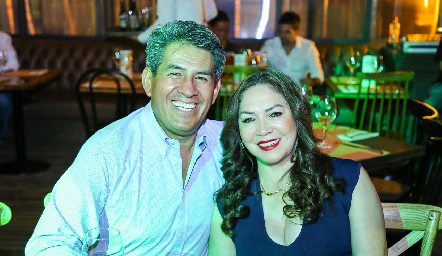  Rafael Espinoza y Sofía Mendoza.