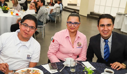  Ituriel Pérez, Gabriela Martínez y Francisco Martínez.