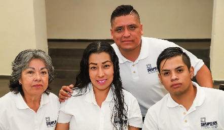  Juanita Barbosa, Lluvia Salazar, Amador López y Ángel Anguiano.