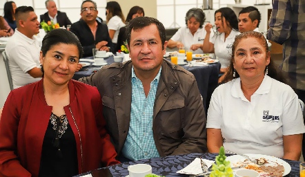  Martha Díaz, Oscar Ortega y María Elena Flores.