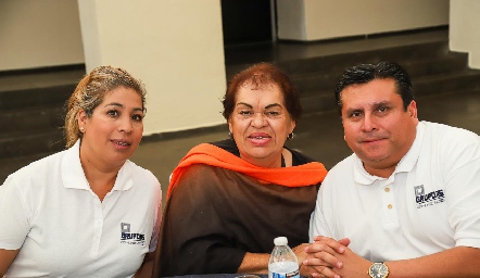  Susana Castro, Elizabeth Sánchez y Alberto López.