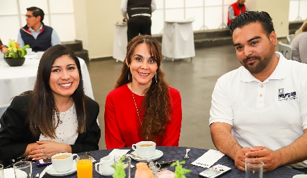  Sandy Espinosa, Estrella Arriaga y Eder Valerio.