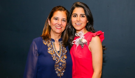  Lucía Gómez con su hija Daniela González.