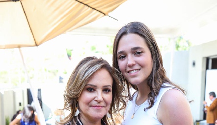  Ingrid Pérez con su hija Cynthia De Luna.