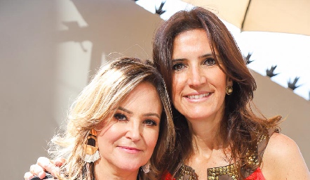  Ingrid Pérez y María Dolores Hernández.