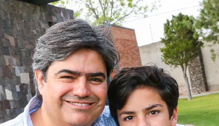  Paco y Sebastián Leos.