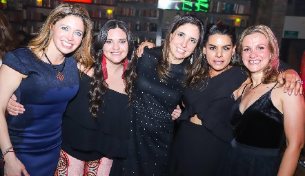  Marilú Paredes, Rocío Morales, Cynthia Alcalde, Maribel Torres y Aurora Irigoyen.