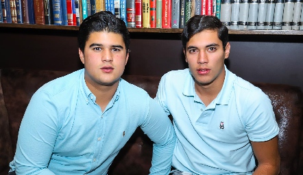  Pj Piñero y Andrés Quintero.