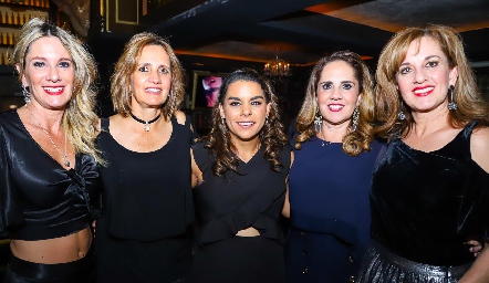  Verónica Payán, Mireya Payán, Maribel Torres, Gabriela y Yolanda Payán.