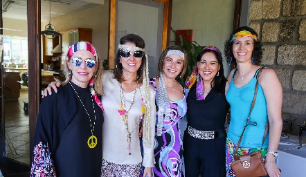  Laura Lavín, Mónica Ayala, Beatriz Lavín, Marcela Batres y Gaby Abud.