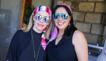  Laura Lavín y Marcela Batres.