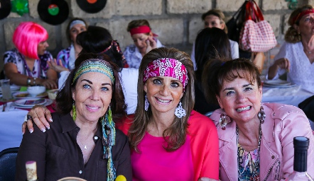  Lourdes Alcalde, Beatriz Rangel y Brenda Álvarez.