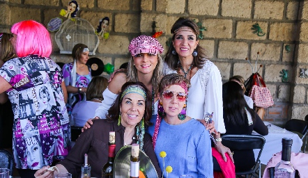  Claudia Barba, Lourdes Velázquez, Lourdes Alcalde y Ana Hunter .