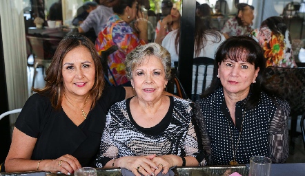 Claudia Gómez, Marcela Gómez y Tomy de Gómez.