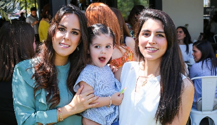  Claudia Antunes, Xaviera y Daniela González.