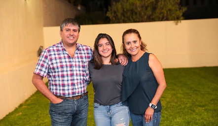 Juan Ariel Reyes, Fer Reyes y Patricia Lara.
