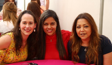  Montse González, Susy Carbajal y María Elena Martínez.