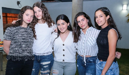  Alejandra Martins, Daniela Humara, Sofía Gutiérrez, María José García y Ximena Delsol.