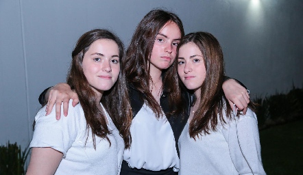  Daniela Sánchez, Miranda Díaz y Andrea Sánchez.