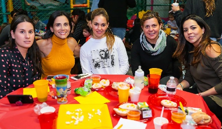  Isa López, Anilú Enríquez, María Torres, Ale Alcalde y Fernanda Castillo.