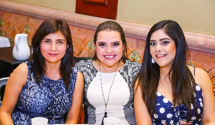  Gabriela Hernández, Lupina Acevedo y Karla Espino.