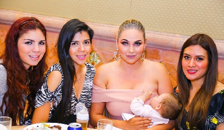  Lupita Rentería, Brianda Álvarez, Jocelyn Arredondo y Jes Álvarez.