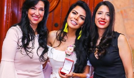  Gloria Roldán, Ilse Álvarez y Gloria Pesina.