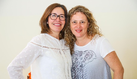  Rebeca Bustillos y Marisol López.