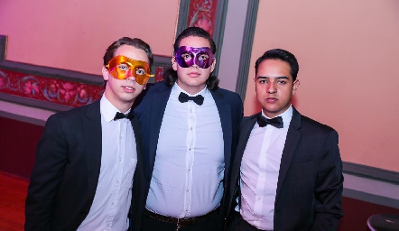  Santiago Rosales, Leonardo Martínez y Mau Machi.