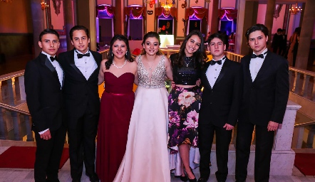  Listos para el gran baile.