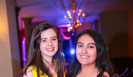  Paulina Jerez y Paola Maza.