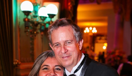  En la cena baile.