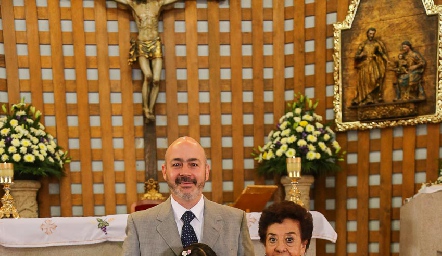  Ana Cris con sus padrinos.