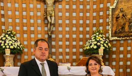  Ana Cris con sus papás.
