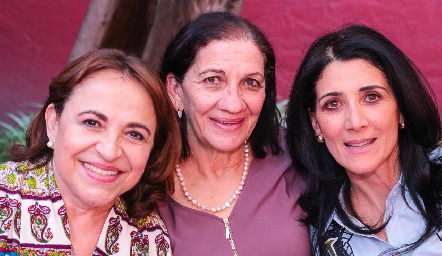  Lucero González, Martha Alcalde y Alicia Tanus.