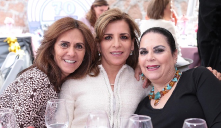  Tichis Araiza, Ana Emelia Tobías y Mireya Díaz Infante.