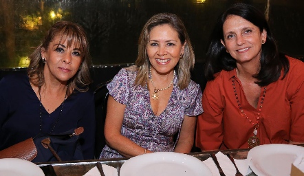  Gaby Enríquez, Elizabeth Báez y Gaby Meade.