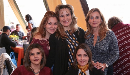  Lupita Von Der Meden, Ana Lilia Von Der Meden, Lorena Robles, Paty Valades y Mónica Uribe.